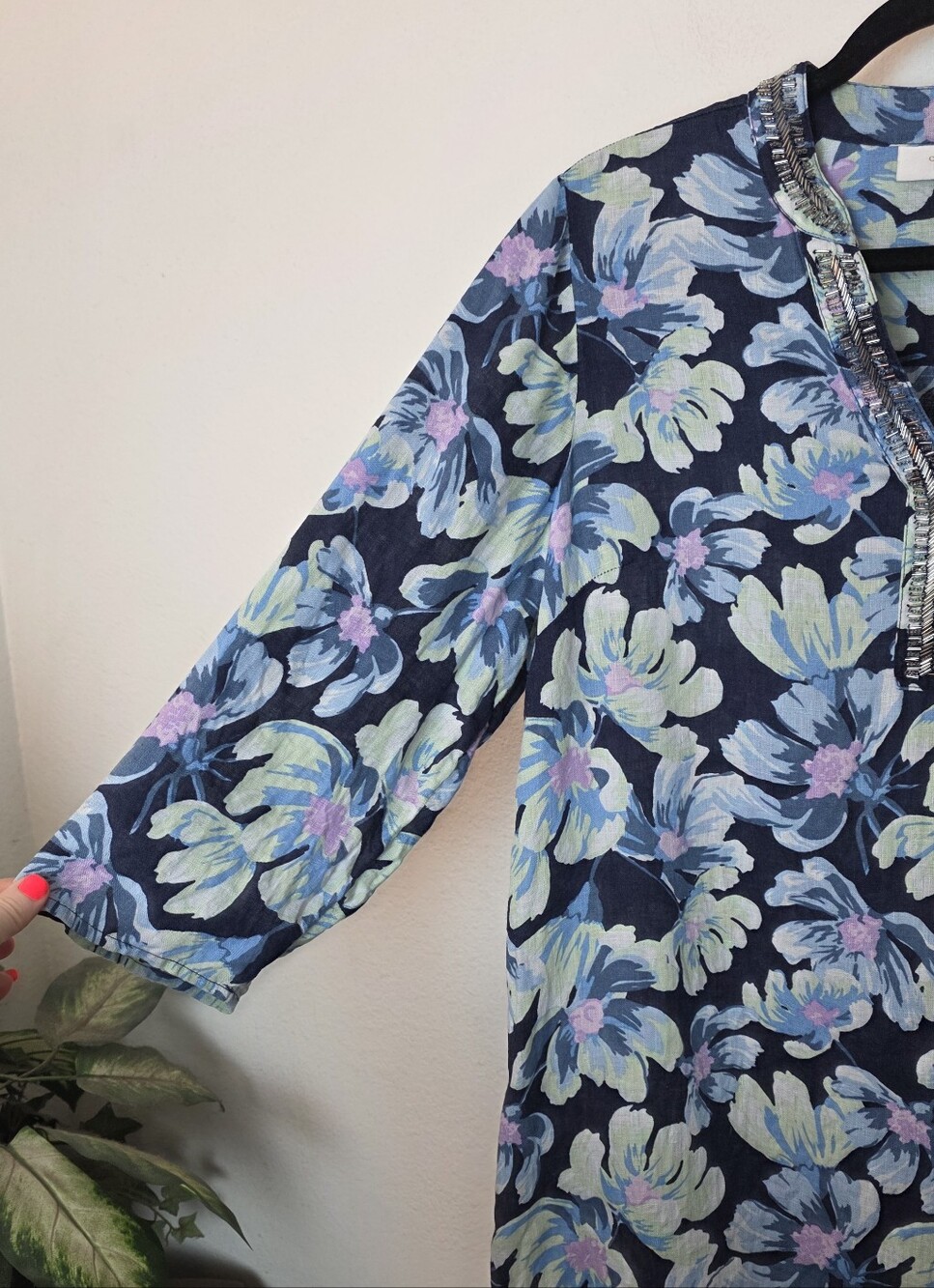CHARTER CLUB Luxury Blue Floral Beaded Linen V Neck Top Summer Beach Sz Medium - Picture 6 of 13
